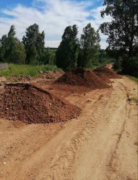 Глава округа Иван Абрамов: В Верхневарженском территориальном отделе провели подсыпку дороги между Мякинницыно и Андроново.