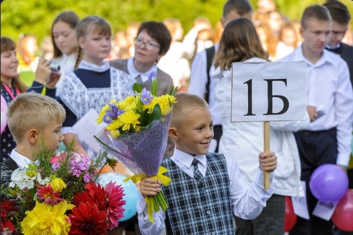 Около 15 тысяч детей получат наборы первоклассника от Правительства Вологодской области в 2024 году.