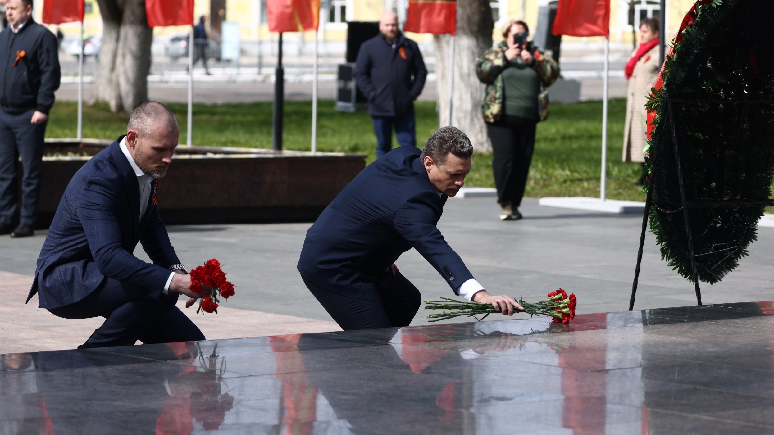 В Вологде прошла церемония возложения венков и цветов к мемориалу «Вечный огонь Славы».